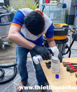 dung-dich-lam-bong-be-mat-da-xe-o-to-leder-clean-4