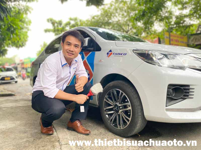 ban-chai-ve-sinh-lop-va-mam-banh-xe-o-to-7011016-maxshine-4