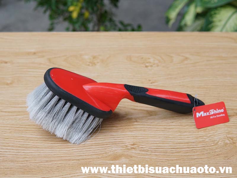 ban-chai-ve-sinh-lop-va-mam-banh-xe-o-to-7011016-maxshine