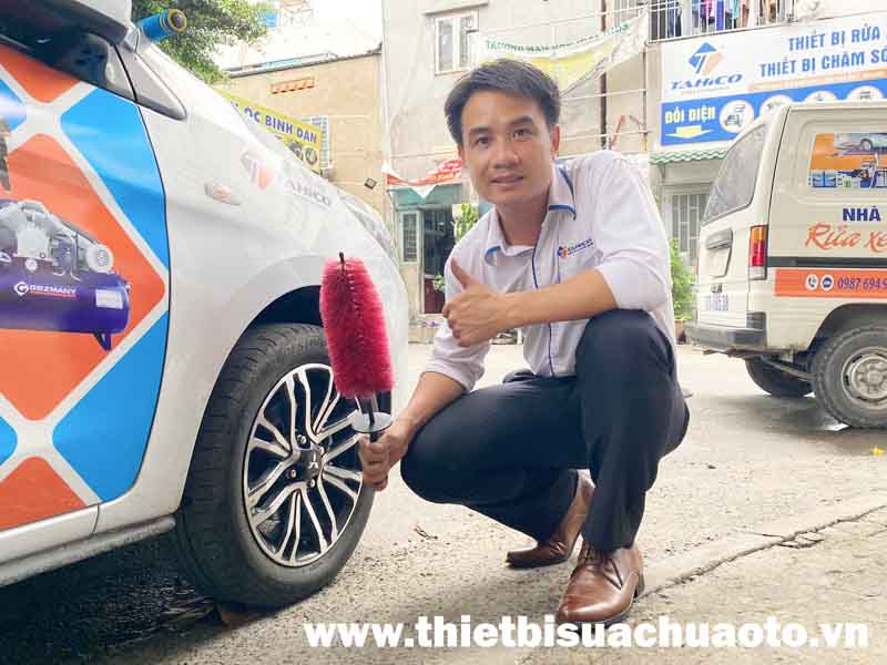 co-ve-sinh-mam-vanh-banh-xe-o-to-7011012-maxshine-3