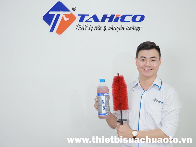 co-ve-sinh-mam-vanh-banh-xe-o-to-7011012-maxshine-5