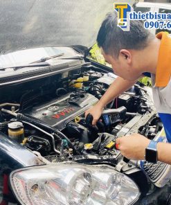 dung-dich-ve-sinh-khoang-may-o-to-tenzi-clean-engine