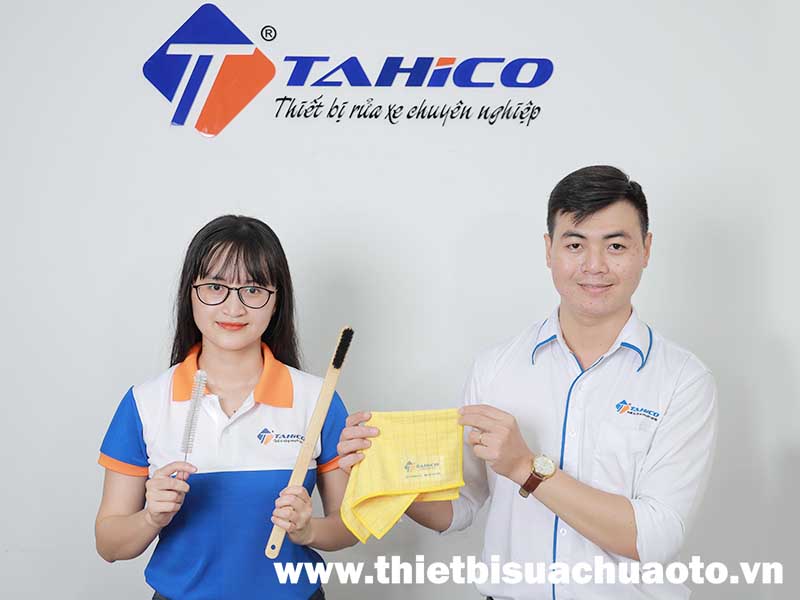 ban-chai-luon-ve-sinh-noi-ngoai-that-o-to-4