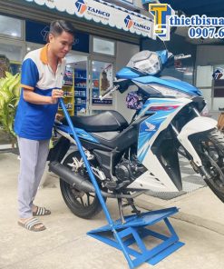 ban-nang-rua-xe-may-khong-can-lap-dat-2